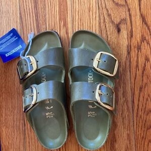 Birkenstock Arizona Big Buckle, Oiled Leather in Olive Green. Women Size EU 35 N